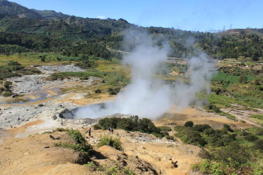 Dieng: Sikunir Golden Sunrise and Dieng Plateau Tour