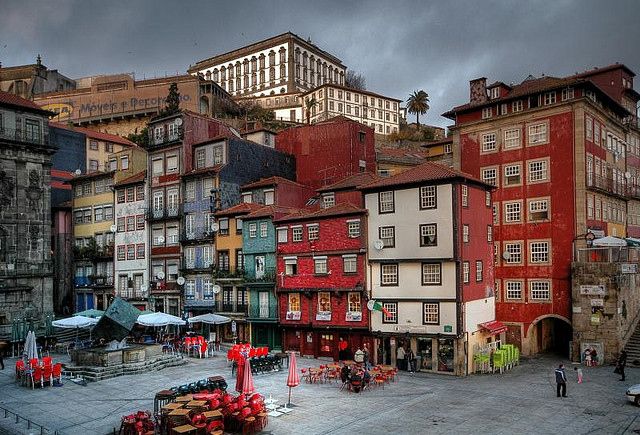 Discover the Best of Porto: 3-Hour Vespa Tour