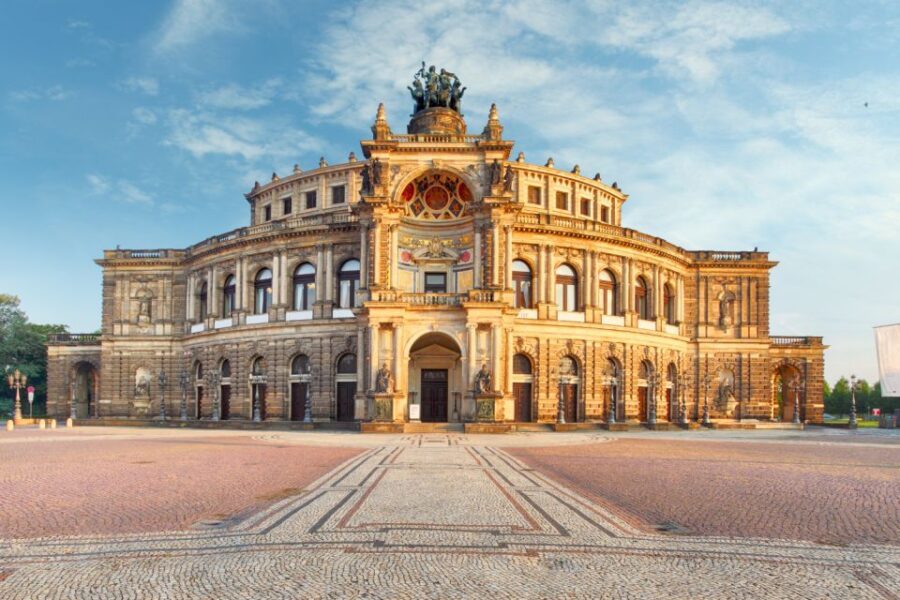 Dresden: Old Town Scavenger Hunt for Children