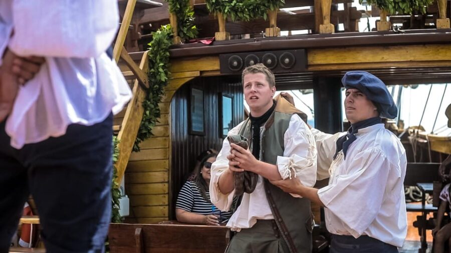 Dubrovnik: Galleon Cruise With a Live Show & Drink at Sunset