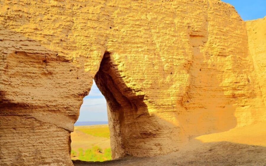 Dun Huang: Yumen Pass, Han Great Wall & Yadan Ghost City