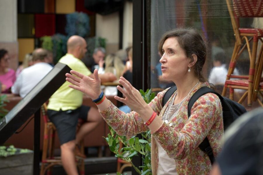 Dutch-Language Walking Tour With Gastronomy in the Old Town