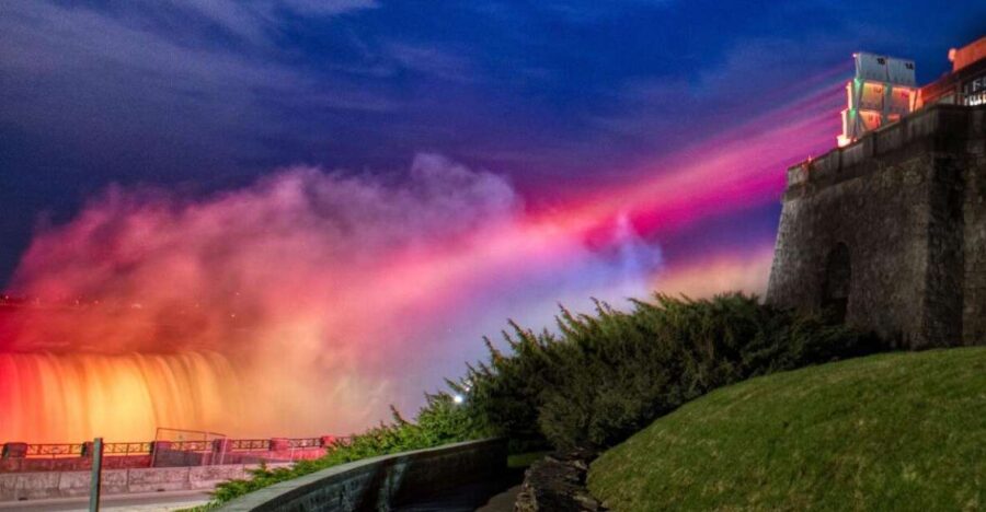 ⁠Toronto: All Inclusive Day and Evening Niagara Falls Tour