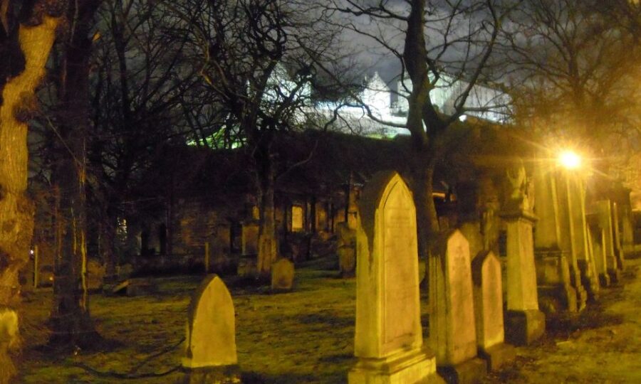Edinburgh: 2-Hour Ghost Tour in Spanish