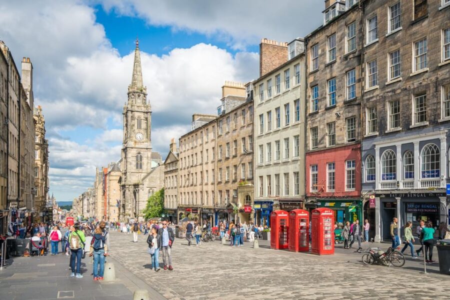Edinburgh Center/Royal Mile: One Day Audio Tour Experience
