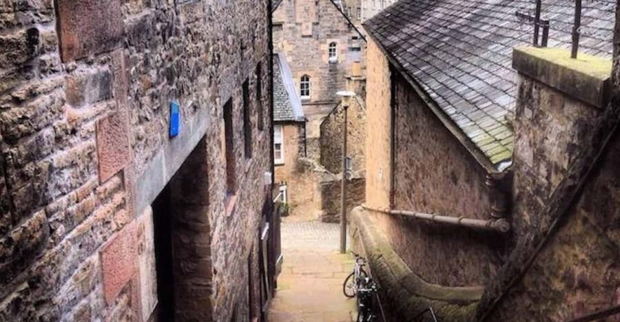 Edinburgh: Dean Village and Circus Lane Walking Tour