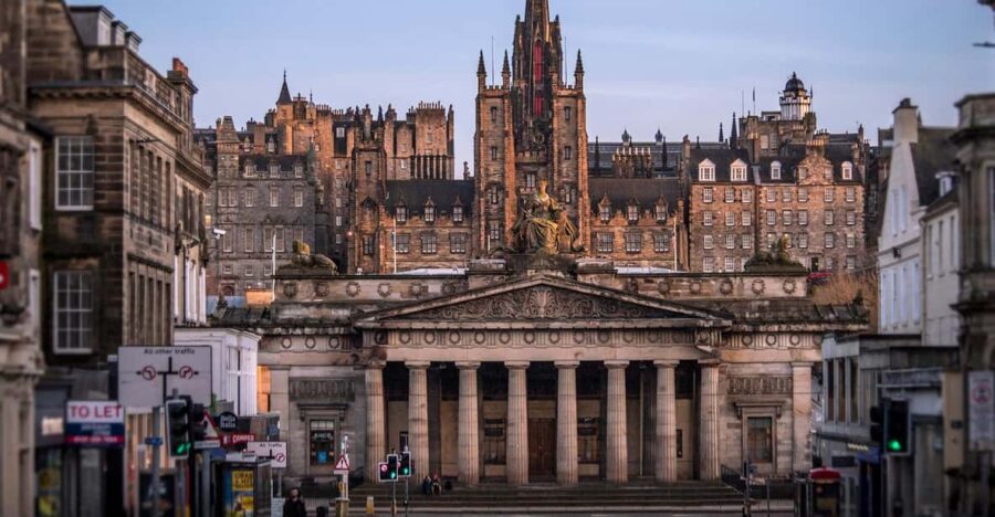 Edinburgh: Full-Day Walking Tour With Castle Included