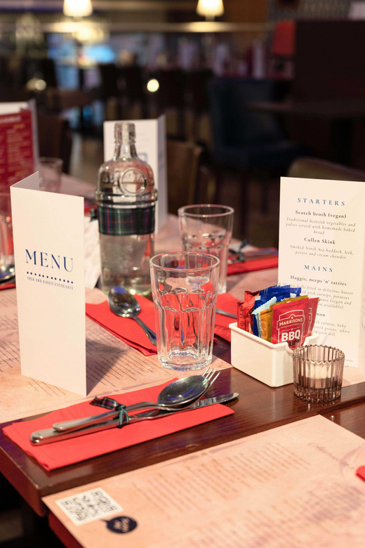 Edinburgh: Scottish Dinner and Folk Music Experience