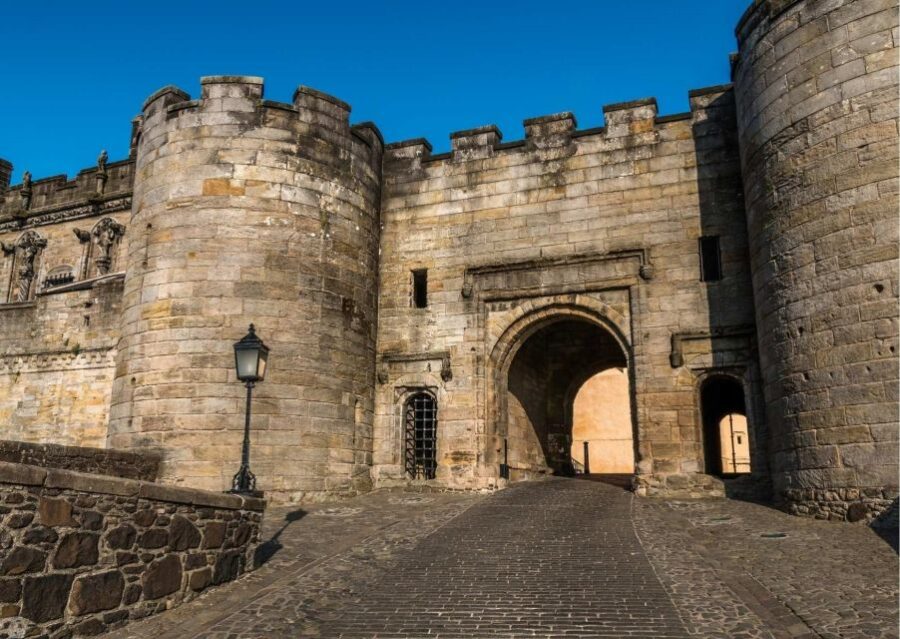 Edinburgh: Stirling Castle, Loch Lomond Walk & Whisky Tour