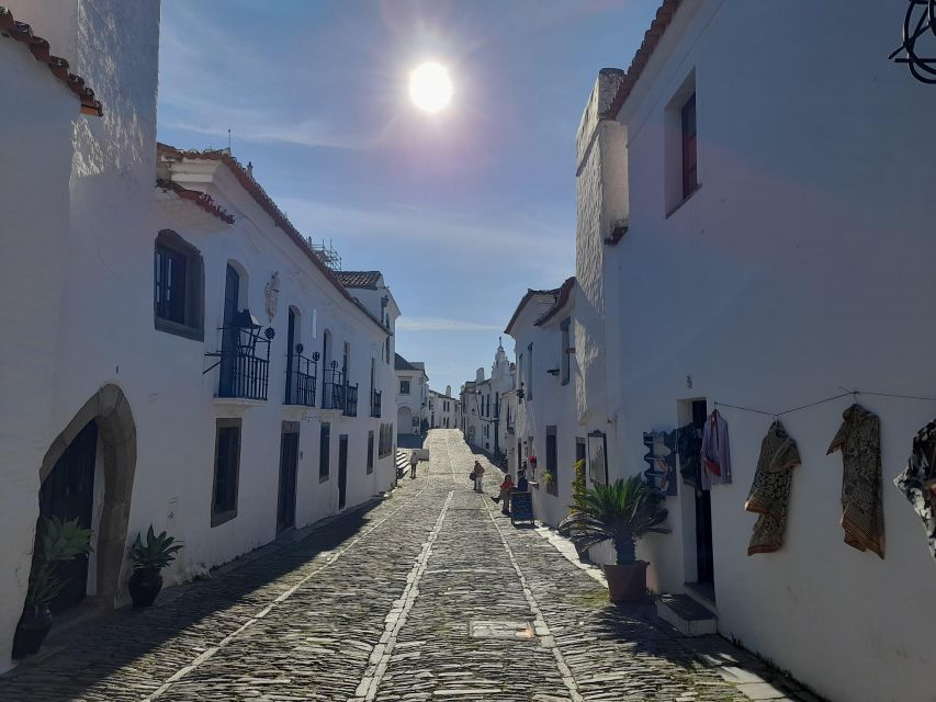 ÉVORA AND MONSARAZ FULL DAY PRIVATE TOUR BY CAR