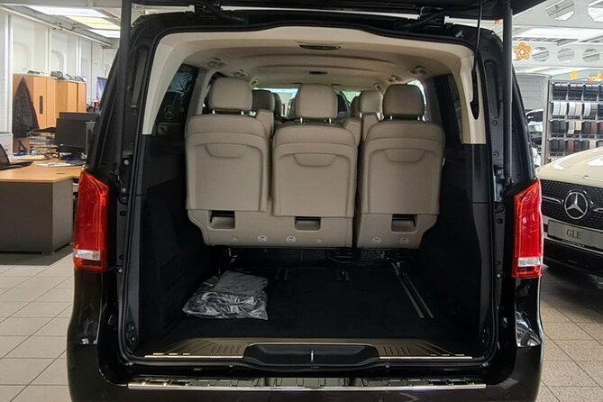 Exclusive Green Airport Limousine Service