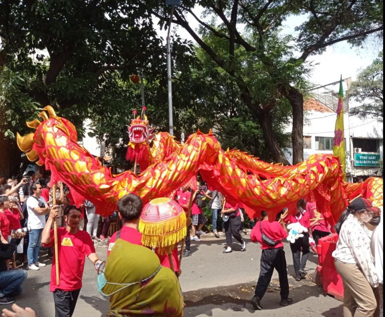 Experience Chinatown + 2 MOON CAKES FOR YOU + Happy Lunch