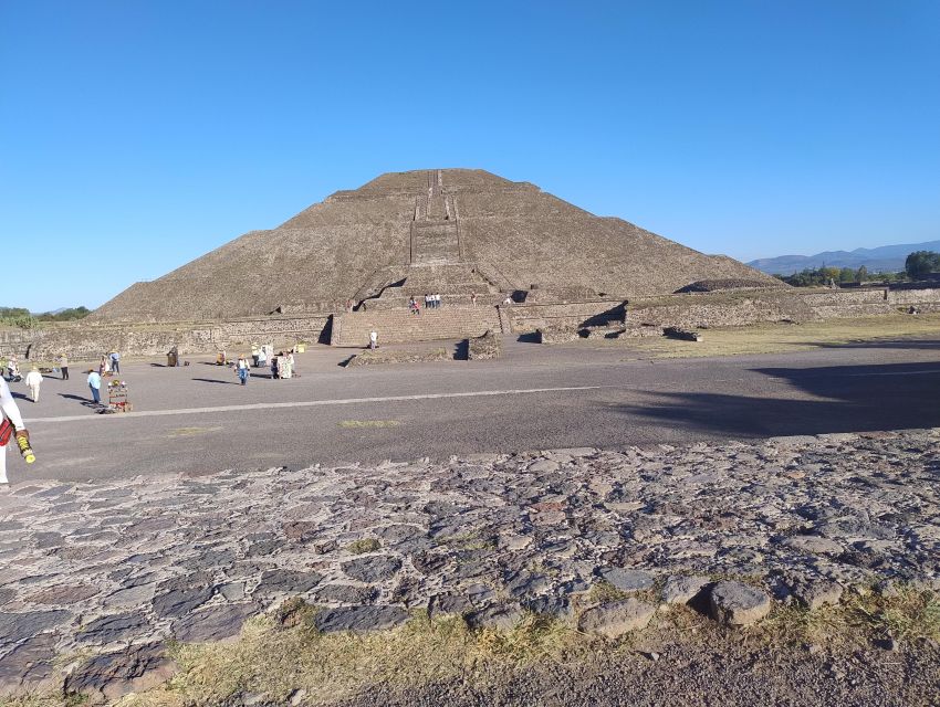 Experience Teotihuacan and Basilica With Included Transportation