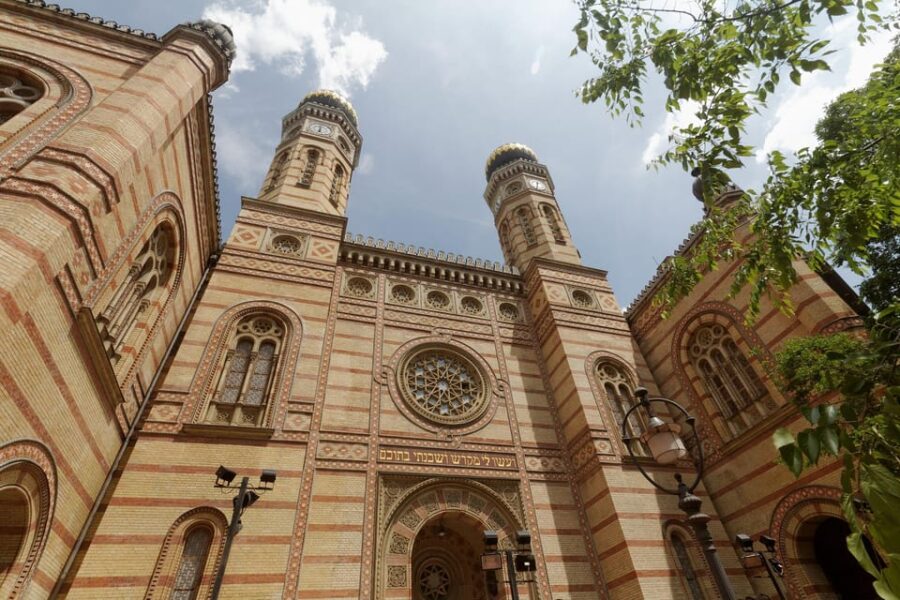 Explore the Rich Jewish Heritage of Budapest PRIVATE TOUR