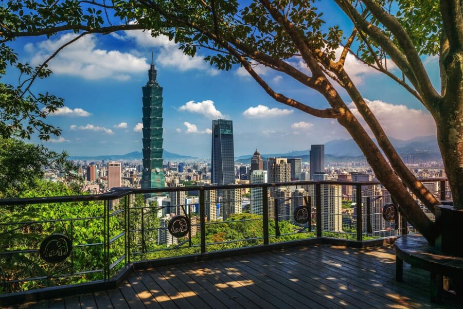 🚗 Private Car: 8-Hour Customized Taipei City Exploration! - Tour Overview