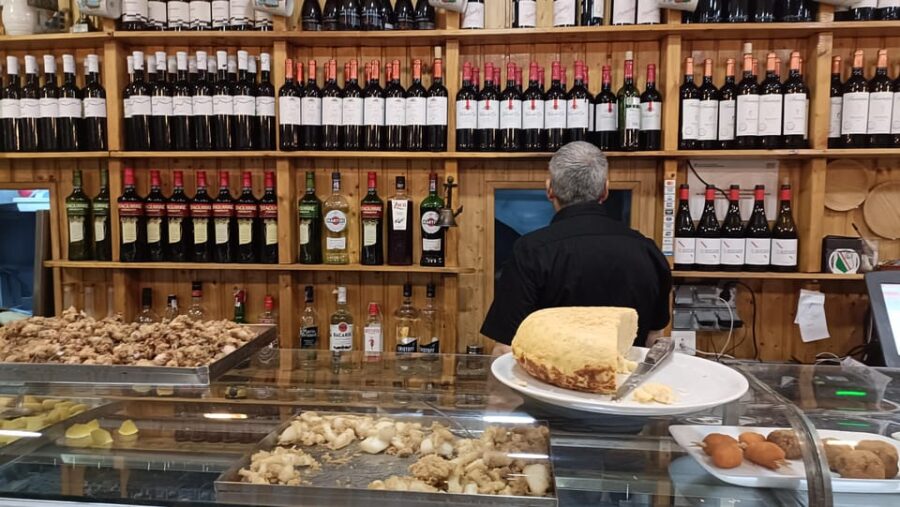 Familly Friendly Tour: Tailored Tapas & Scavenger Hunts!