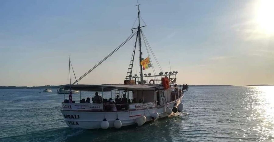 FAZANA PRIVATE Koralj Boat Tour Galebove Rocks – NP Brijuni