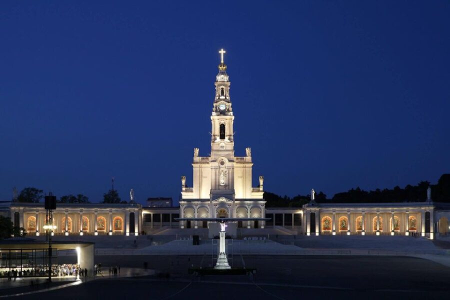 From Algarve: Visit to the Sanctuary of Fátima