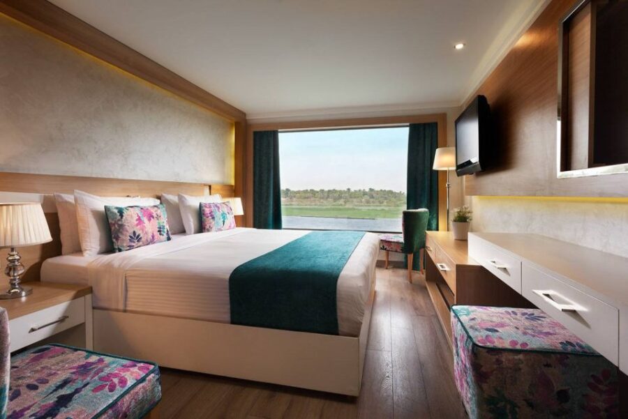 From Aswan: Overnight Nile Cruise to Luxor With Meals