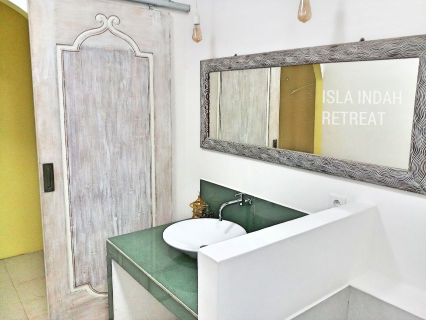 From Bali: 4-Day Surf and Yoga Retreat in Nusa Lembongan