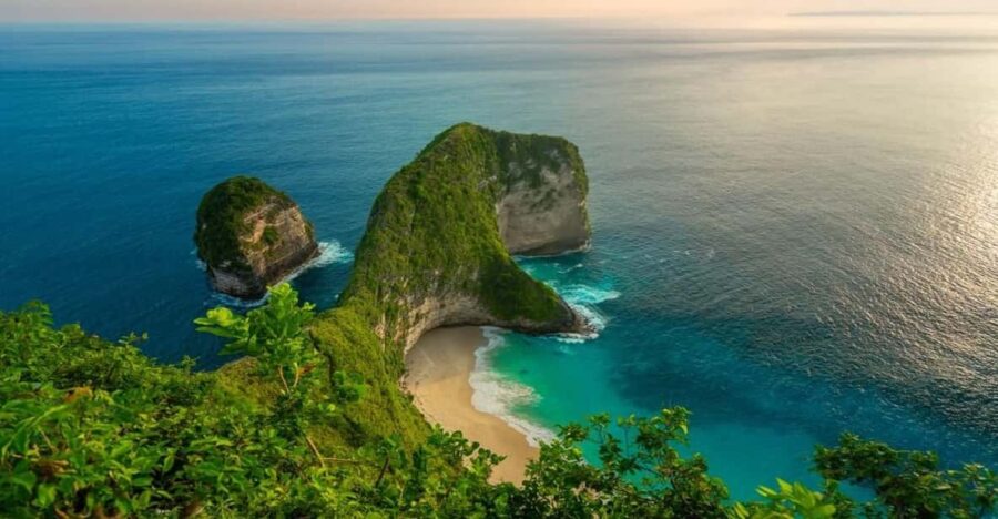 From Bali: Private Full Day Highlights East and West Penida