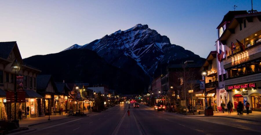 From Banff/Canmore: Guided Day Tour in Banff National Park