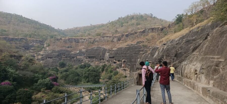 From Bhusawal: 1-day or 2-day Ajanta and Ellora Caves Tour.