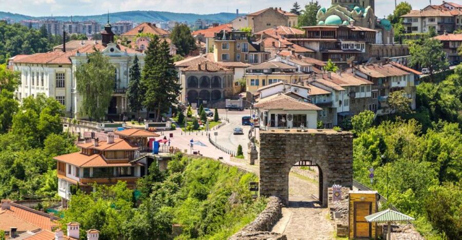 From Bucharest: Small Group Day Trip to Medieval Bulgaria