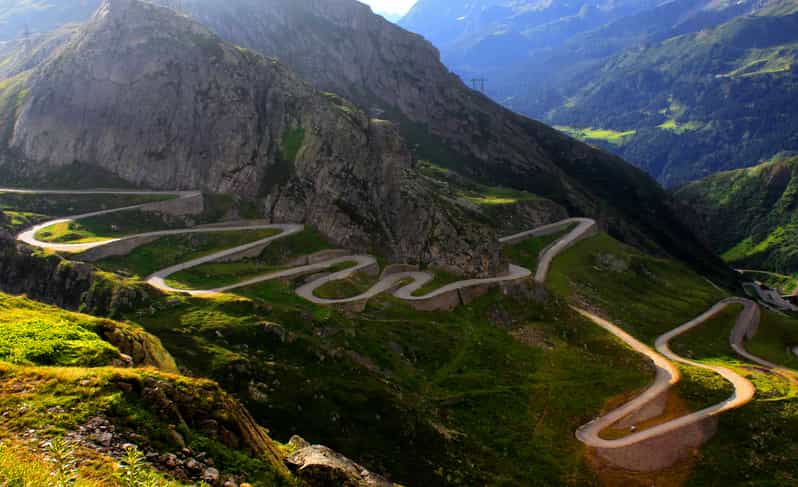 From Bucharest: Transfăgărășan Day-Trip & Dracula Castle
