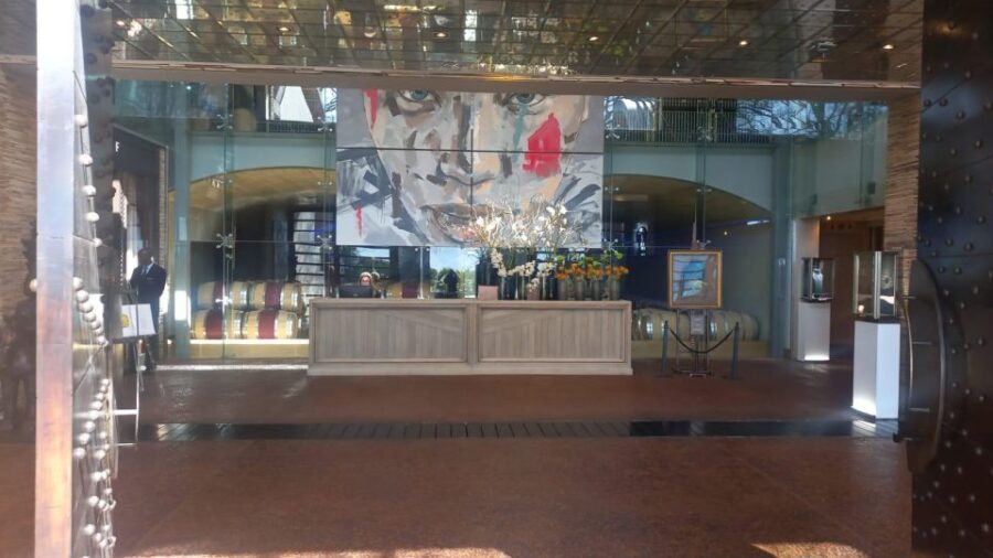 From Cape Town: Stellenbosch & Franschhoek Wine Tasting Tour - Tokara Wine Estate Experiences
