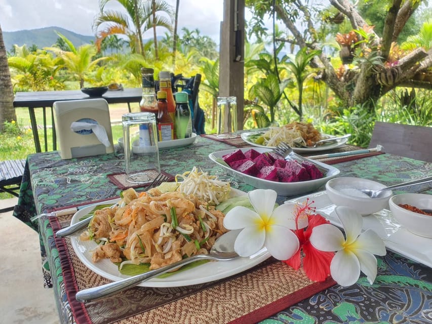 From Chiang Mai: 2 Days Cycling & Kayaking Tour in Mae Taeng