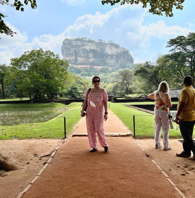 From Colombo: Sigiriya and Minneriya National Park Day Tour