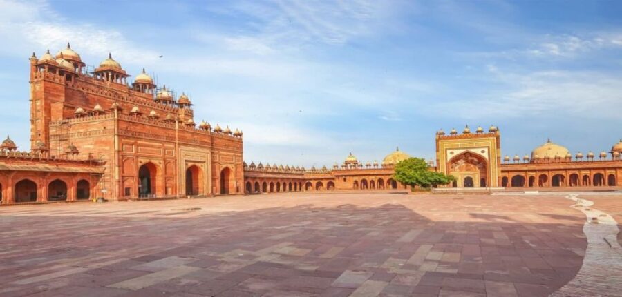 From Delhi: Taj Mahal, Agra Fort, Fatehpur Sikri Tour by Car