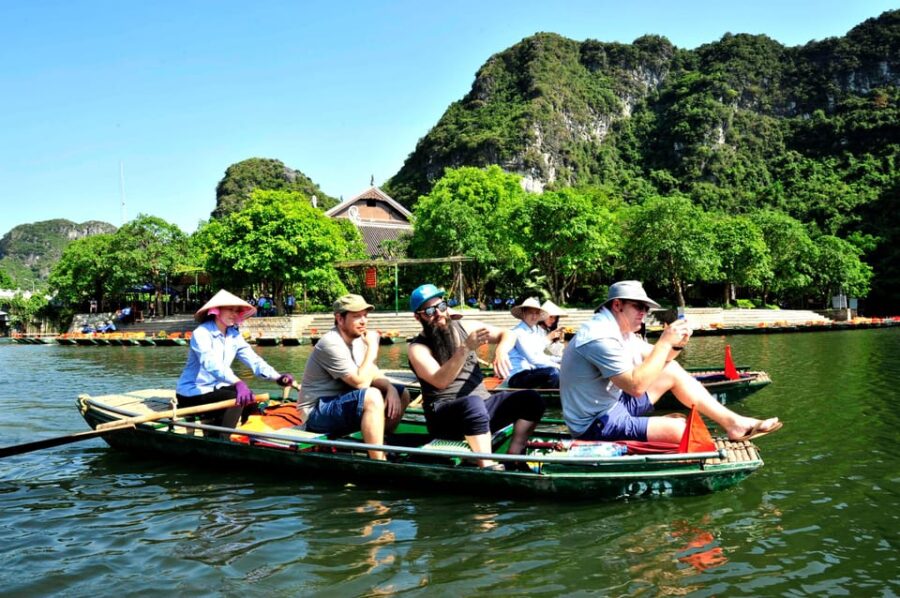From Hanoi: 1 Day Luxury Tour Bai Dinh, Trang An & Mua Cave