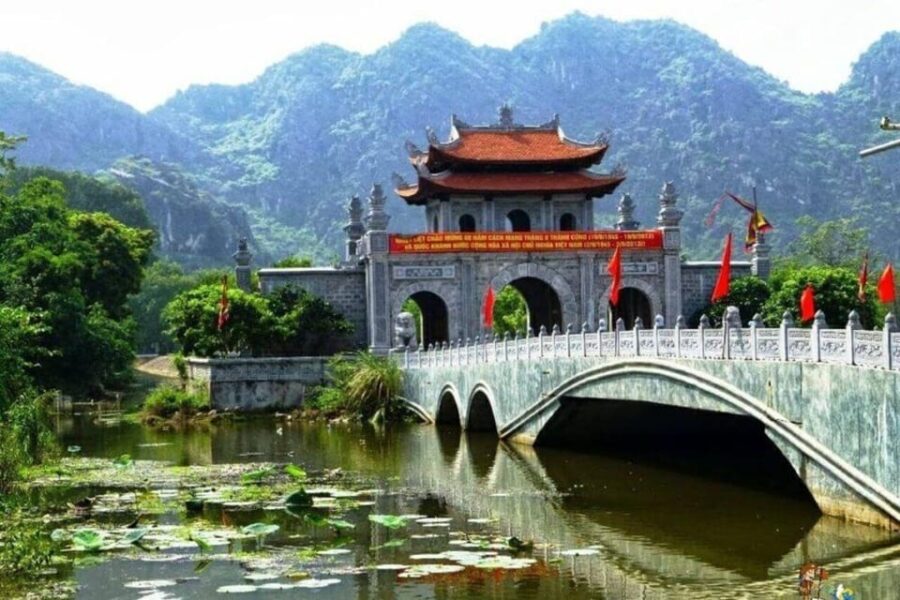From Hanoi: Visit Hoa Lu & Trang An/ Tam Coc & Mua Caves