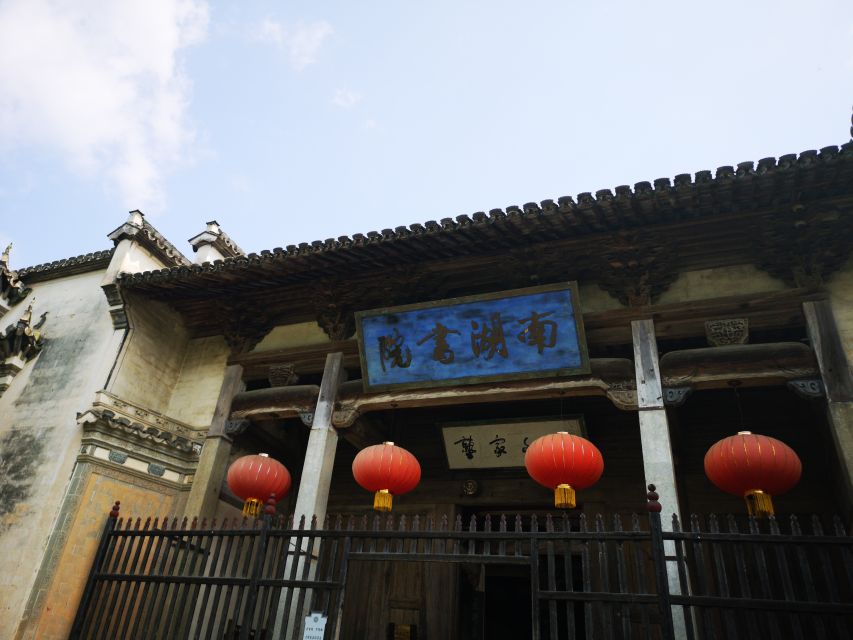 From Huangshan City: Half Day Tour to Hongcun Village