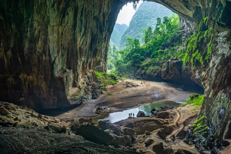 From Hue: Explore Phong Nha Cave & Pradise Cave Private Tour