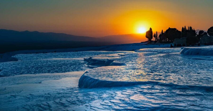 From Istanbul: Guided Pamukkale Tour With Flight and Lunch