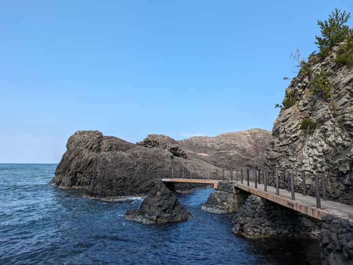From Kanazawa: Fukuis Stunning Cliffs, Island, and Port