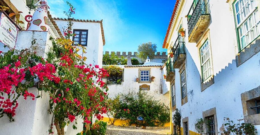 From Lisbon: Nazaré and Óbidos Private Tour in a Premium Car