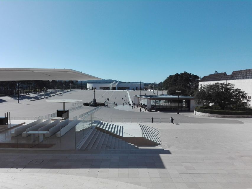 From Lisbon: Tour Fátima, Batalha, Nazaré, and Óbidos