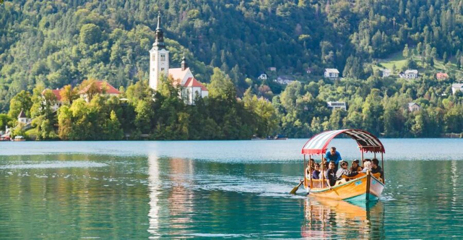 From Ljubljana: Lake Bled and Bled Castle Tour