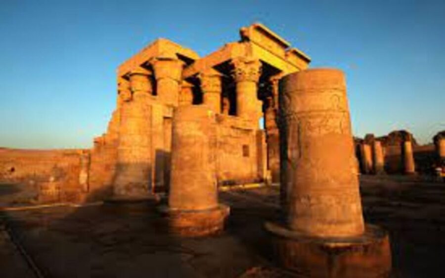 From Luxor: Private Edfu and Kom Ombo Temples Tour & Lunch