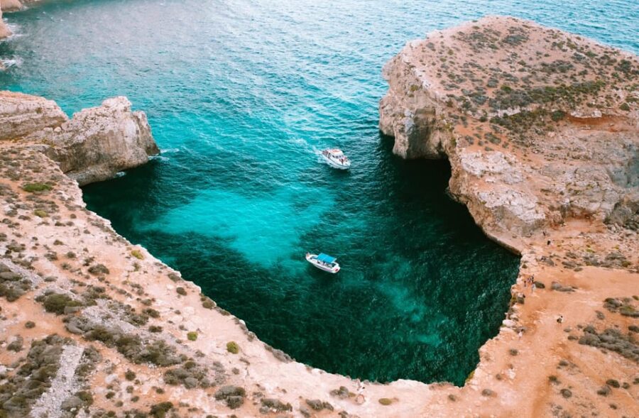 From Mellieha: Round Comino Cruise With Wine and Water