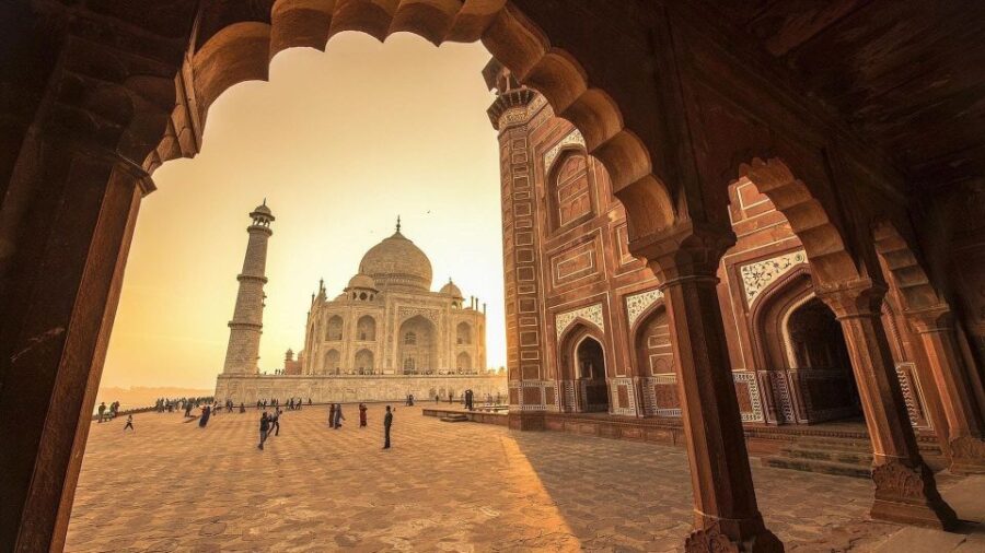 From Mumbai: Taj Mahal - Agra Tour With Entrance and Lunch