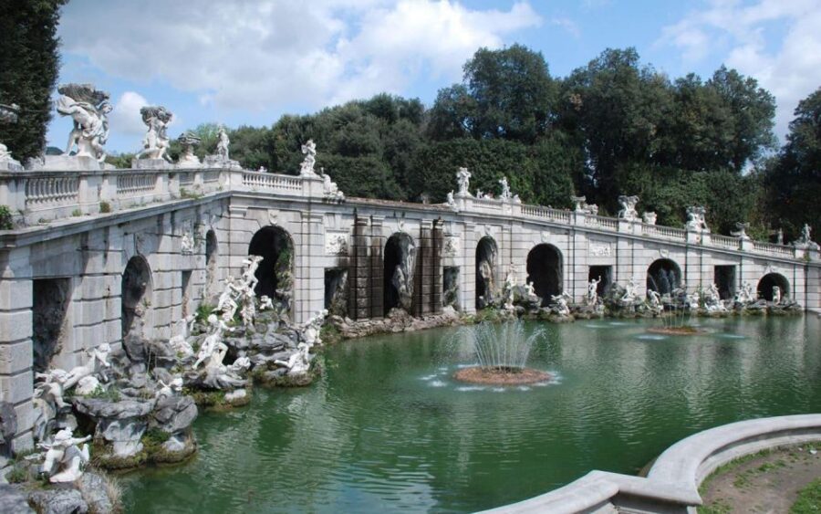 From Naples: Enjoy the Royal Palace of Caserta and Masaniello’s Pizza