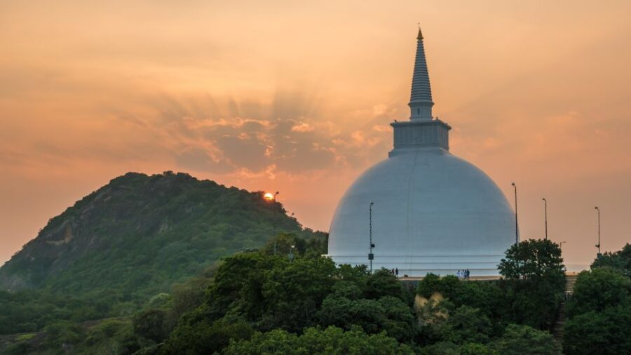 From Negombo: Full-Day Unesco City of Anuradhapura Trip