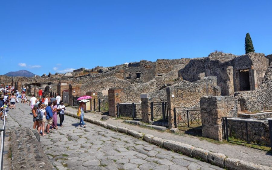 From Rome Round Trip Bus to Pompeii and Skip the Line Ticket