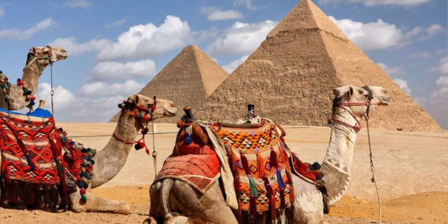 From Safaga/Soma Bay: Pyramids & Egyptian Museum Day Tour