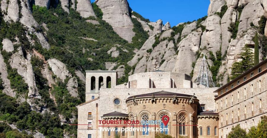 From Salou: Montserrat Monastery & 4 Hours in Barcelona